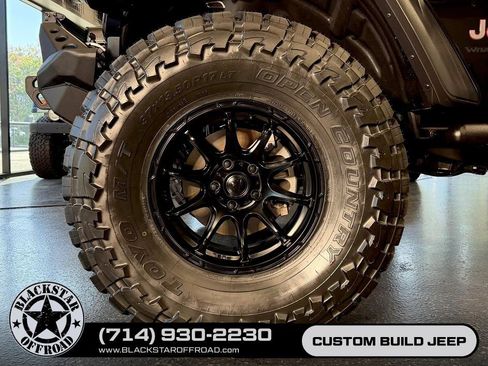 Used 2025 Jeep Wrangler Unlimited Rubicon AWD/4WD image 25