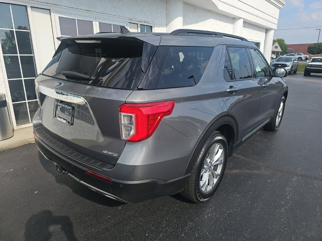 Used 2023 Ford Explorer XLT w/ Equipment Group 202A AWD/4WD image 4
