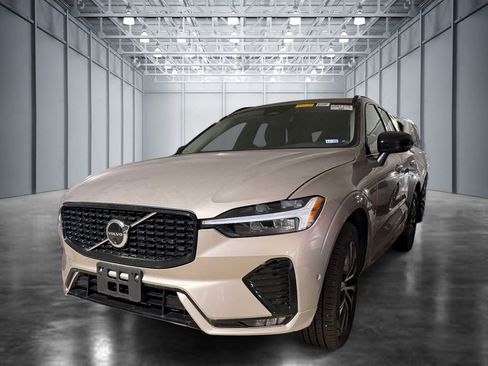 Used 2025 Volvo XC60 B5 Plus AWD/4WD image 1
