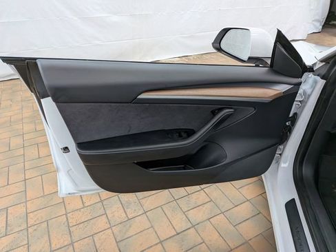 Used 2022 Tesla Model 3 Performance image 16