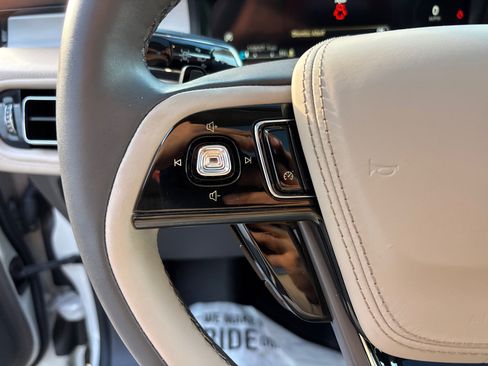 Certified 2024 Lincoln Aviator AWD w/ Premium Package image 17