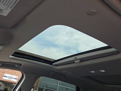 Used 2019 Buick Enclave Essence AWD/4WD image 4