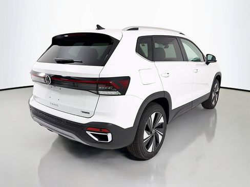 New 2026 Volkswagen Taos SE AWD/4WD image 7