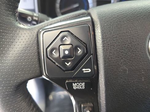 Used 2018 Toyota 4Runner TRD Off-Road image 18