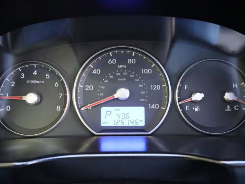 Used 2011 Hyundai Santa Fe Limited w/ Navigation Pkg 4 AWD/4WD image 34