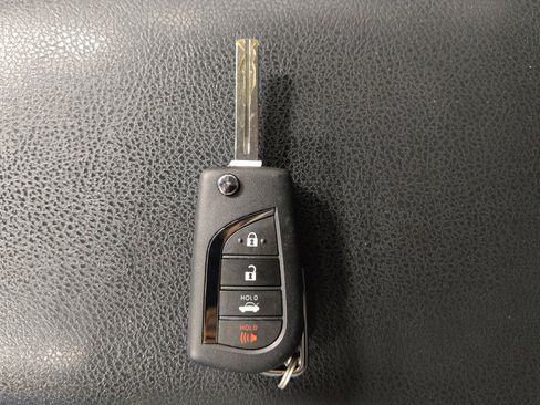 Used 2019 Toyota Camry LE FWD image 32