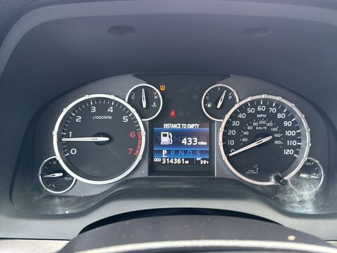 Used 2016 Toyota Tundra SR5 w/ SR5 Upgrade Package AWD/4WD image 13