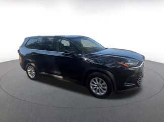 Used 2025 Toyota Grand Highlander FWD video 2