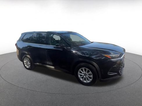 Used 2025 Toyota Grand Highlander FWD image 2