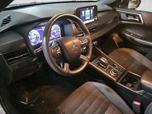 Used 2023 Mitsubishi Outlander SE image 10