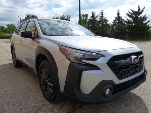 Used 2025 Subaru Outback Onyx Edition AWD/4WD image 13