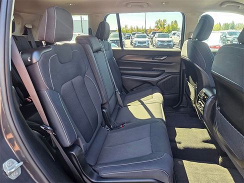 Used 2023 Jeep Grand Cherokee L Laredo image 33