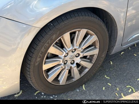 Used 2017 Toyota Sienna Limited Premium FWD image 10