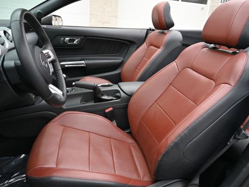 Used 2016 Ford Mustang Premium image 15