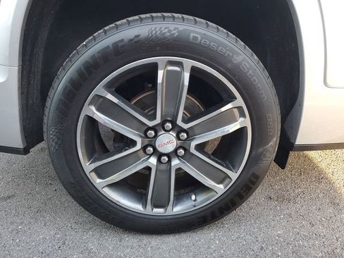 Used 2017 GMC Acadia Denali w/ Technology Package FWD image 5