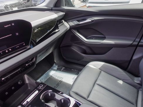 Used 2025 Audi Q6 e-tron Premium w/ Convenience Package RWD image 17