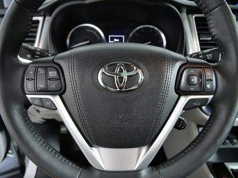 Used 2016 Toyota Highlander Limited Platinum AWD/4WD image 19