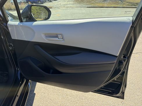 Used 2025 Toyota Corolla LE image 14