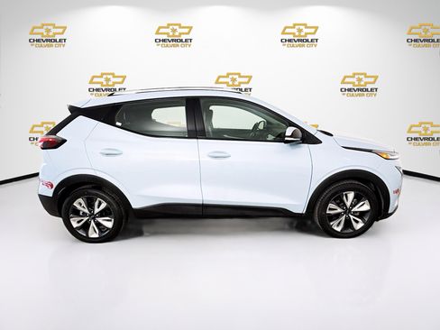 Used 2022 Chevrolet Bolt EUV LT w/ Convenience Package image 8