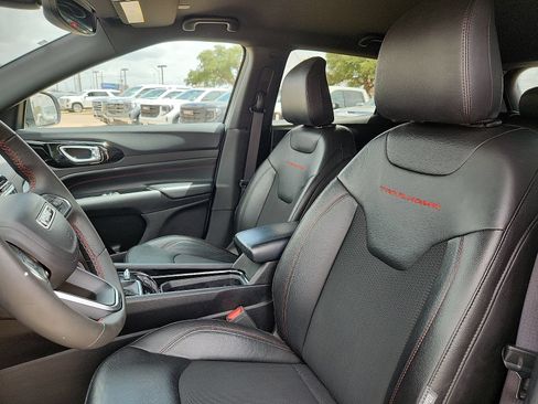 Used 2025 Jeep Compass Trailhawk AWD/4WD image 14