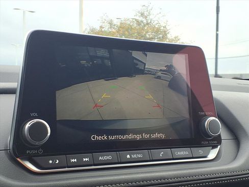 Used 2024 Nissan Rogue SV image 16