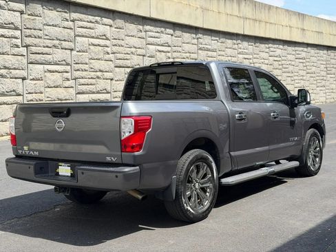 Used 2017 Nissan Titan SV RWD image 6