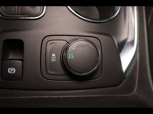 Used 2019 Chevrolet Traverse LT FWD image 11