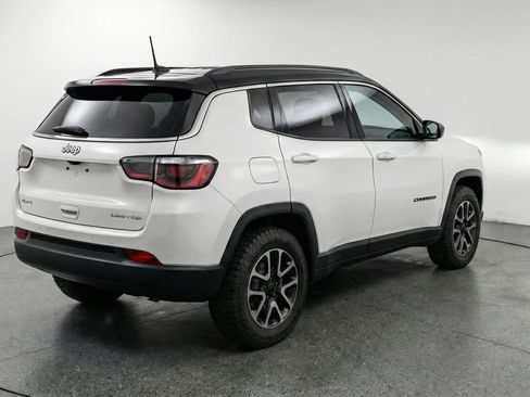 Used 2025 Jeep Compass Trailhawk AWD/4WD image 9
