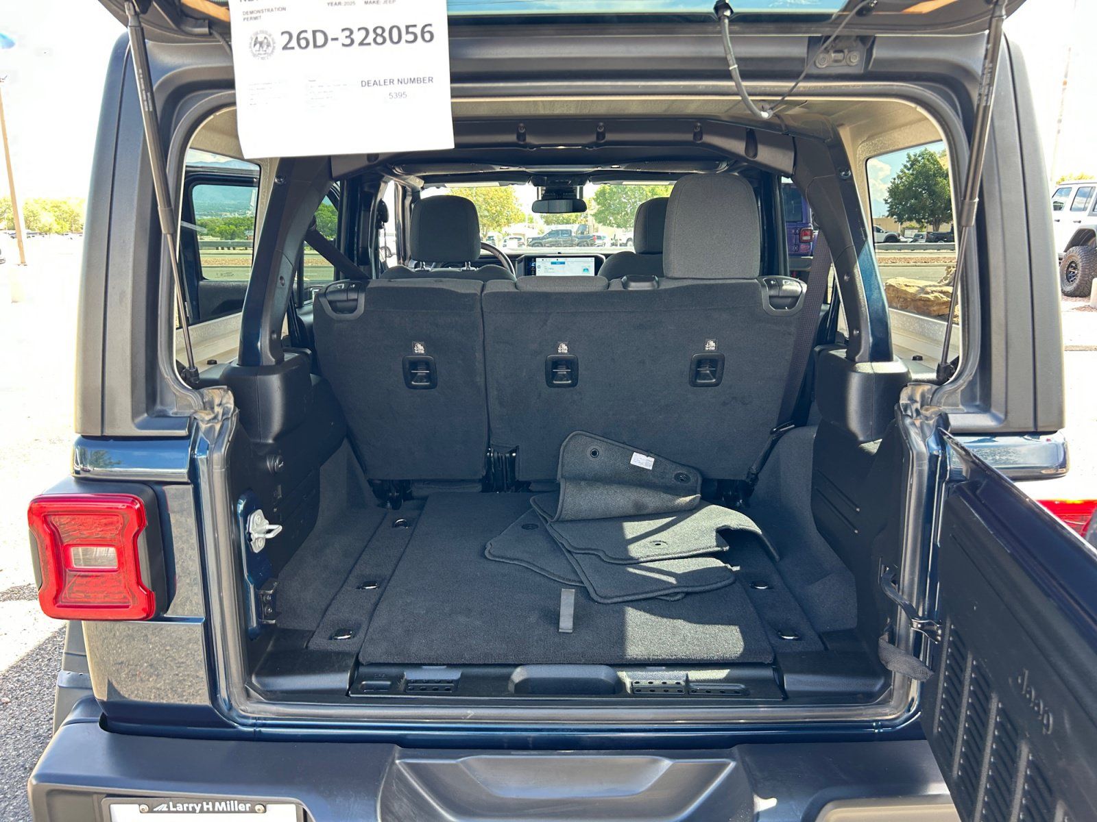 Used 2025 Jeep Wrangler Unlimited Rubicon AWD/4WD image 31