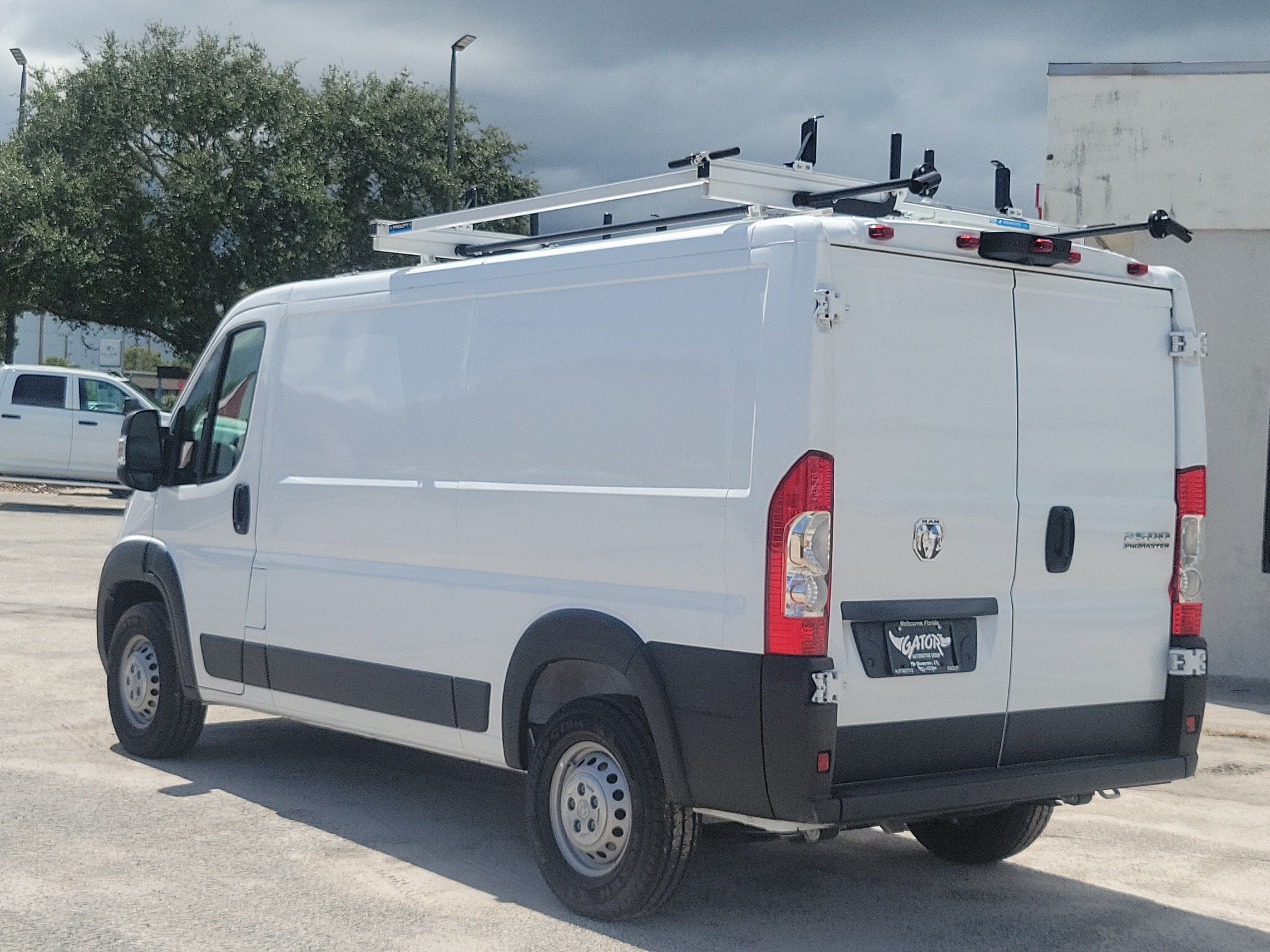 Used 2025 RAM ProMaster 2500 w/ Safety Group FWD image 3