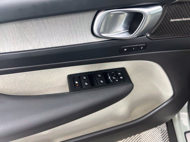 Certified 2023 Volvo XC40 B5 Ultimate w/ Protection Package Premier AWD/4WD image 13