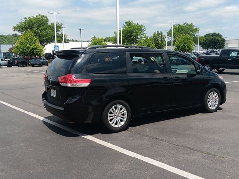 Used 2012 Toyota Sienna XLE FWD image 4
