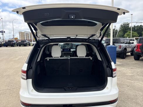 Used 2025 Lincoln Aviator Reserve w/ Equipment Group 201A AWD/4WD image 6