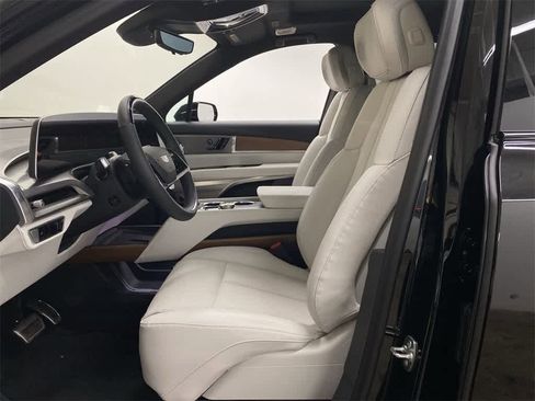 Used 2026 Cadillac Vistiq Sport image 14