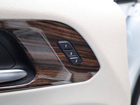 Used 2022 Chrysler Pacifica Limited FWD image 6