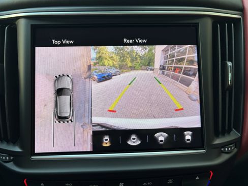 Used 2023 Maserati Levante Trofeo image 38