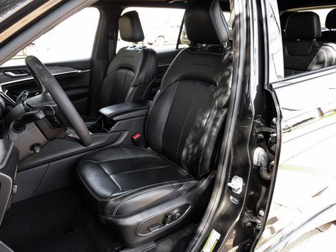 Used 2023 Jeep Grand Cherokee L Overland image 8