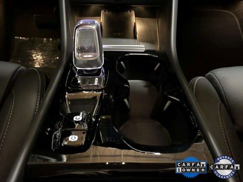 Used 2025 Volvo XC40 B5 Plus image 59