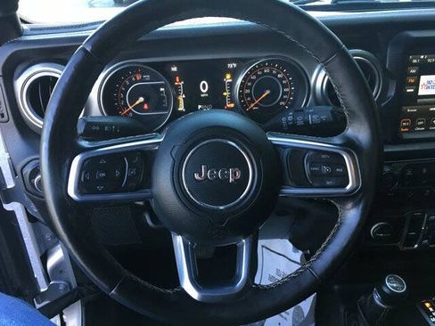 Used 2019 Jeep Wrangler Unlimited Sahara AWD/4WD image 16