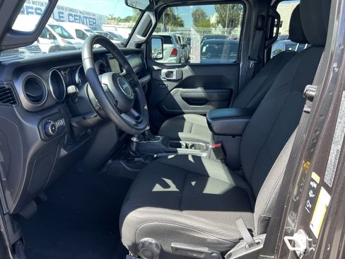 Used 2022 Jeep Wrangler Unlimited Sport AWD/4WD image 15