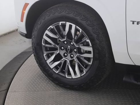 Used 2025 Chevrolet Tahoe Z71 w/ Z71 Off-Road Package AWD/4WD image 13
