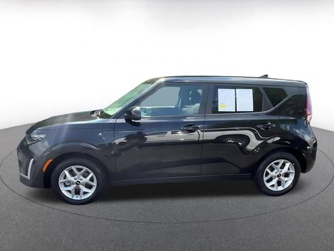 Used 2025 Kia Soul LX w/ LX Technology Package FWD image 9