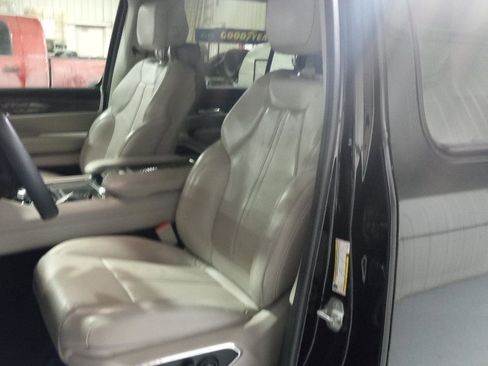 Used 2022 Jeep Wagoneer Series III w/ Premium Group I image 3