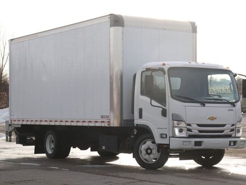 Used 2023 Chevrolet Low Cab Forward 5500XD image 2