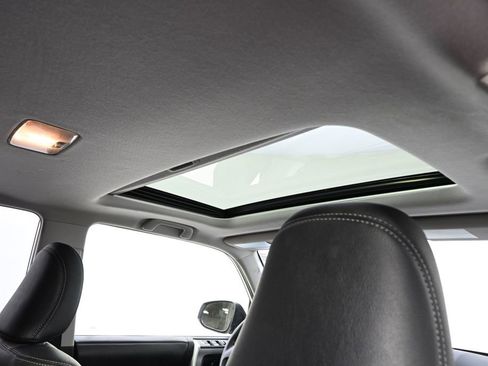 Used 2019 Toyota 4Runner SR5 Premium image 17