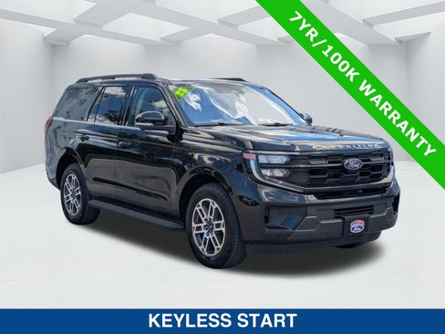 Certified 2025 Ford Expedition Active AWD/4WD image 3