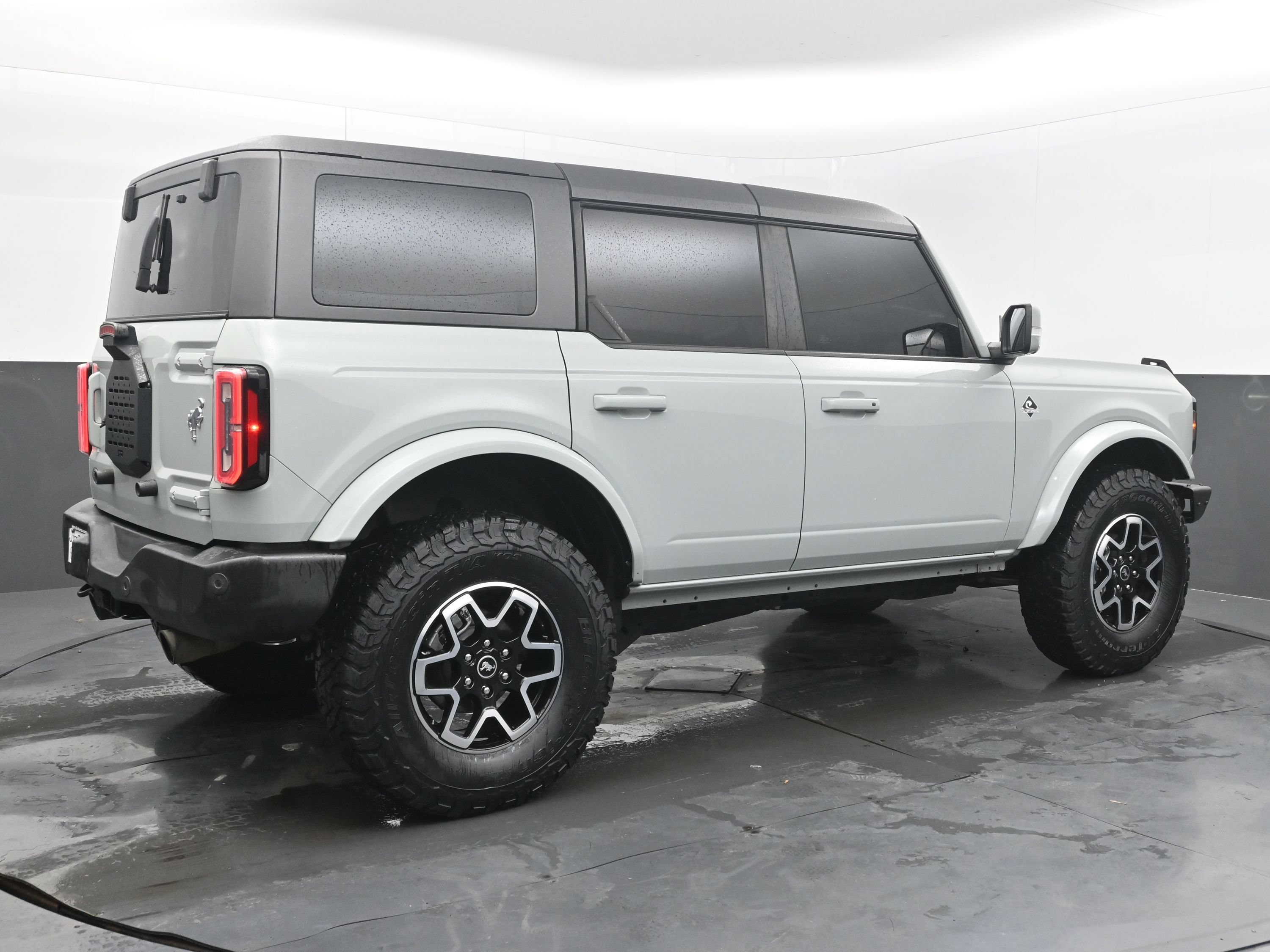 Used 2023 Ford Bronco Outer Banks AWD/4WD image 9