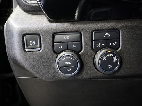 Used 2025 Chevrolet Silverado 1500 LT image 26