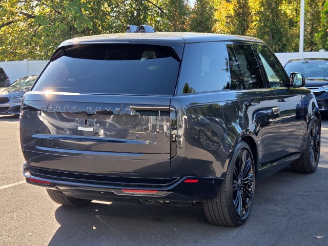 Used 2025 Land Rover Range Rover SE AWD/4WD image 5