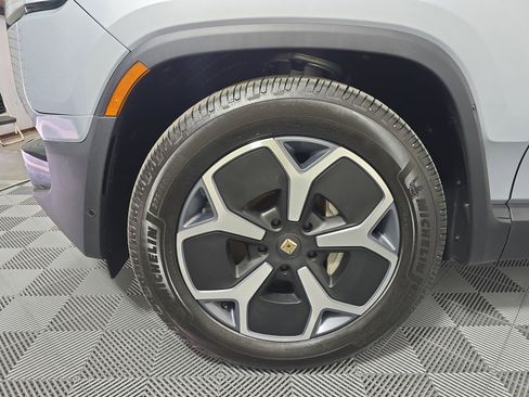 Used 2024 Rivian R1T Adventure AWD/4WD image 9